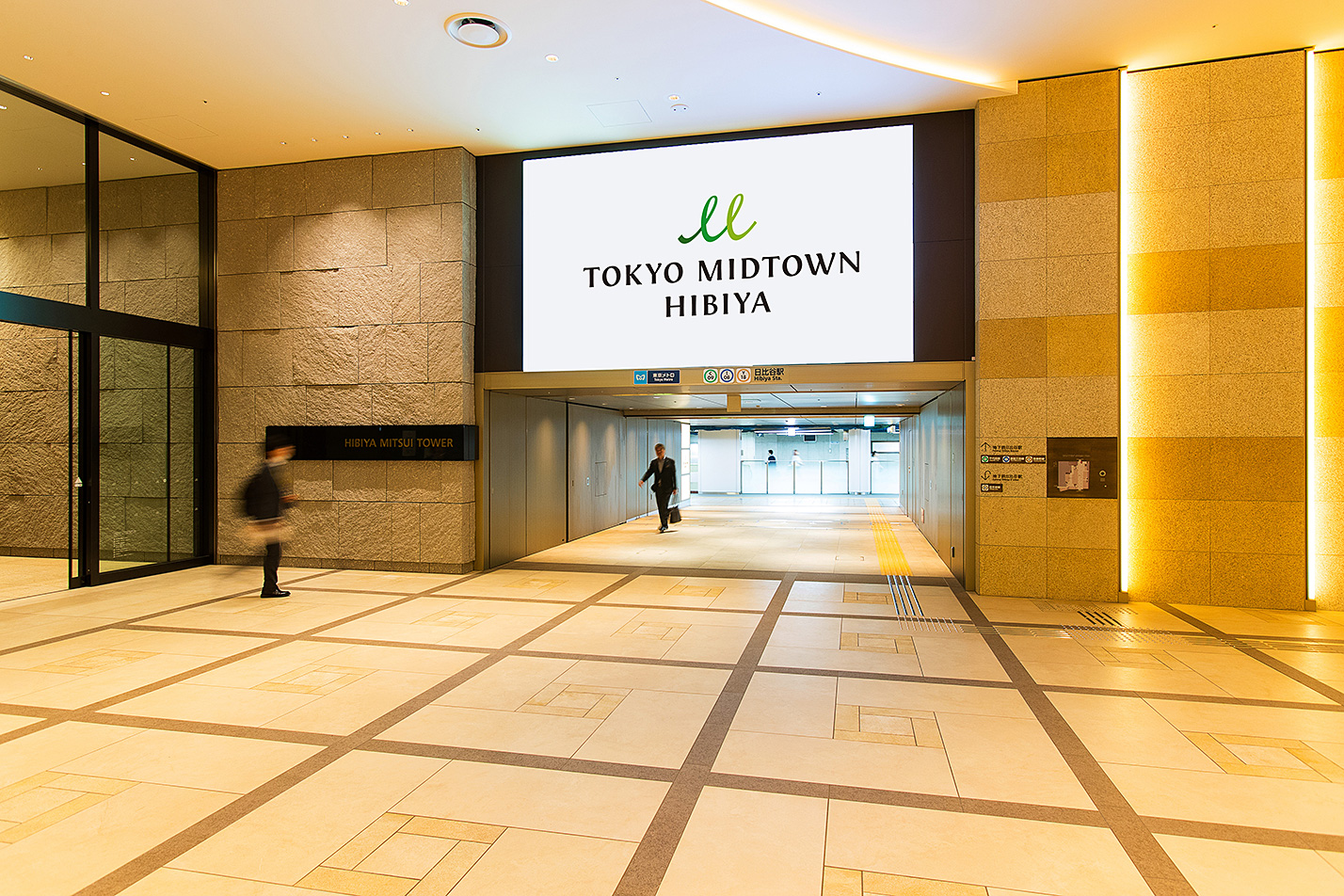 B1 地下広場演出壁