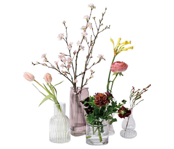 花を飾る、草花とフラワーベース フラワーベース