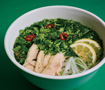 悪い魔女のグリーンチキンフォー(ベトナム惣菜付き)