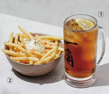 ①コークハイ②スイートチリとサワークリームのポテトフライ