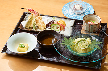 冷し蟹天麩羅五目麺