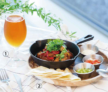 ①クラフトビール　豊潤496②国産豚と野菜のポーク・ファヒータ