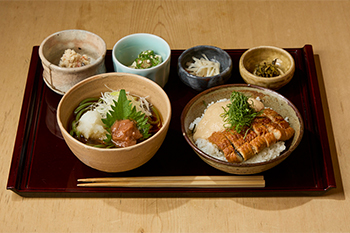 抹茶うどんと鰻とろ丼御膳