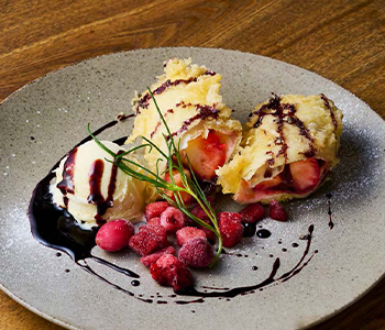 苺とチョコレートの春巻き天