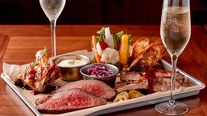 聖なる夜は、肉汁滴るジューシーなお肉で乾杯! ~和牛ロースト、合鴨モモ肉グリルとバラエティ豊かなコンボがXmas限定登場~