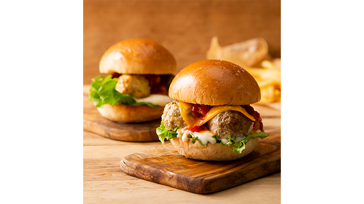 どこから食べても美味しさ異なる!3 MEAT BALL BURGER登場!